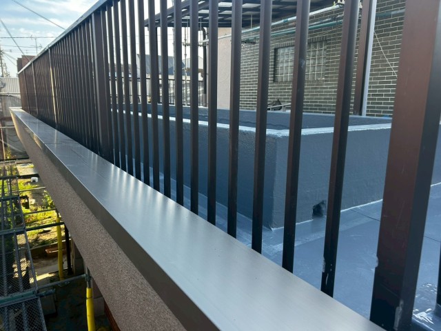 バルコニー　笠木取付完了